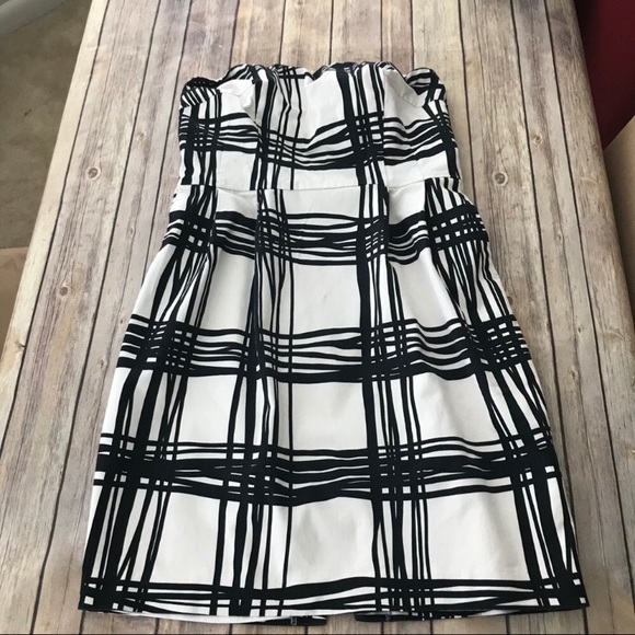 Express White Modern Line Strapless Dress - Picture 3 of 7